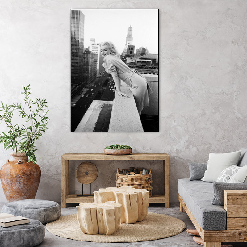 Marilyn sur balcon, toile encadrée, H 24 po x l 18 po