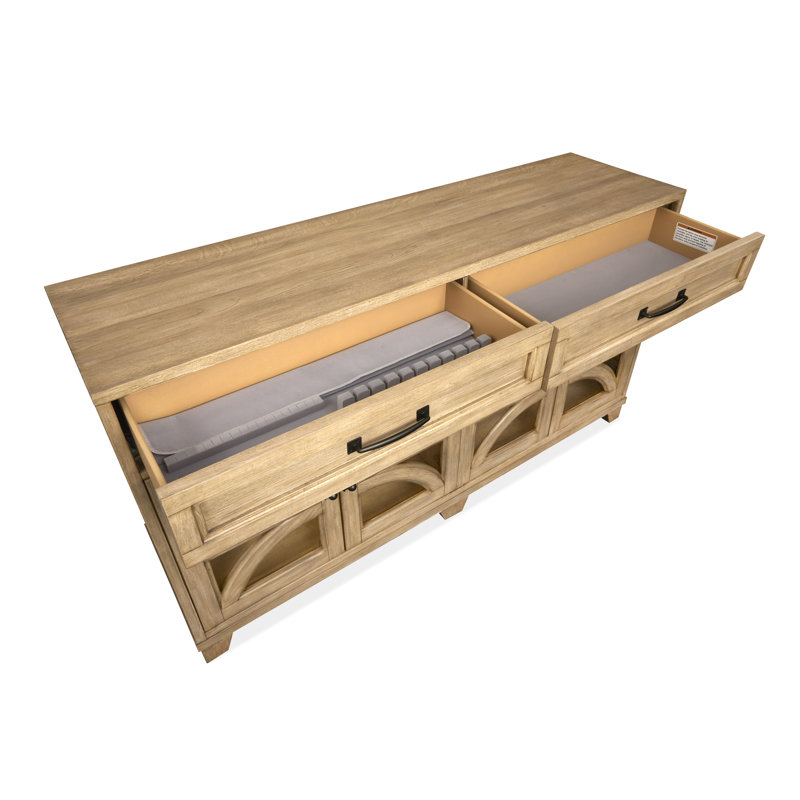 Table de salle à manger extensible 48 po avec 4 chaises d'appoint rembourrées et buffet Gordonville