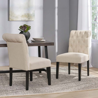 Chaise rembourrée touffetée