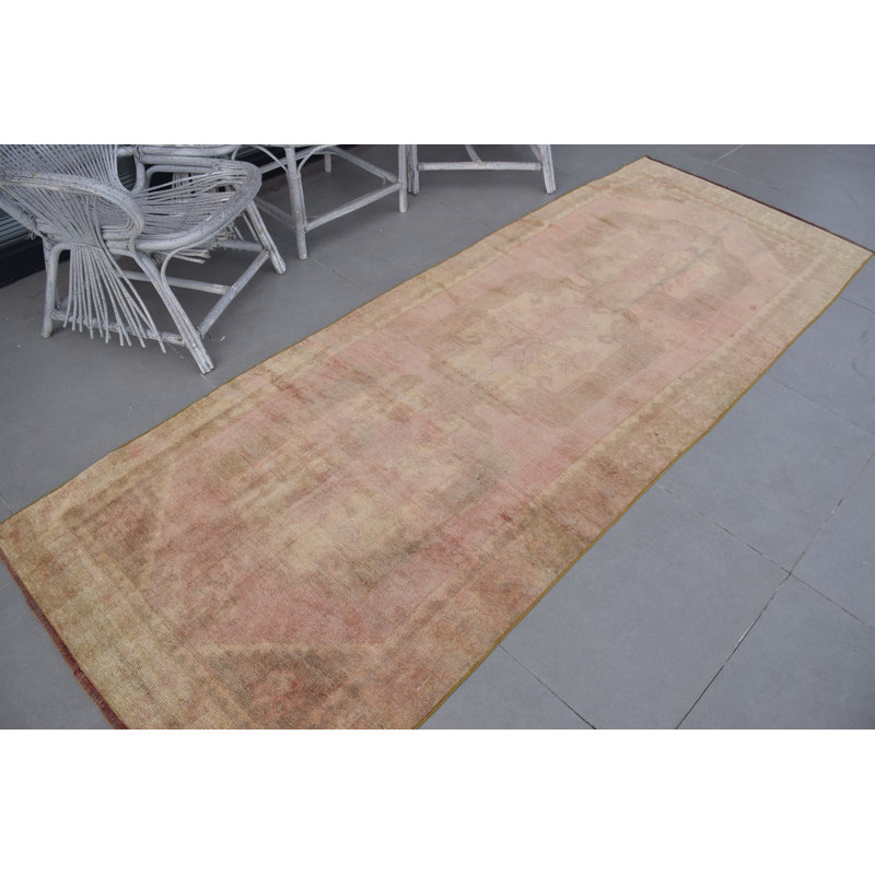 Tapis turc rétro de style marocain rose Herki, idéal pour rehausser votre cuisine et vos espaces intérieurs
