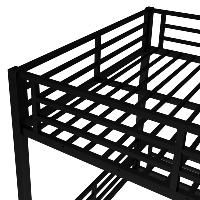 Lit superposé noir au-dessus d'un plancher en métal noir et économie d'espace dans les chambres d'amis, configuration sans tracas