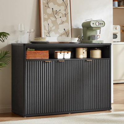 Buffet en bois cannelé à 3 portes, tablettes ajustables et rangement ouvert