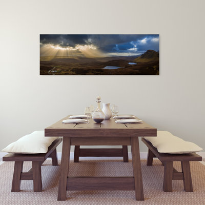 «Dramatic Highland Sunbeam», art contemporain contemporain de montagne, paysage dramatique