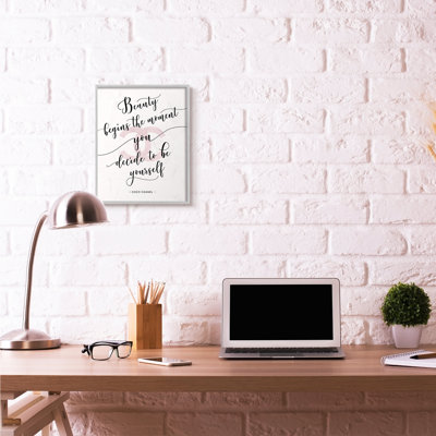 «Beauty Begins Fashion Designer Pink Inspirational Word Design», reproduction d'impression