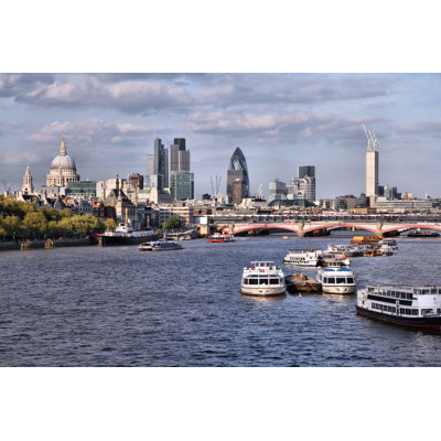 London by Tupungato - Wrapped Canvas Print