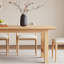 Table de salle à manger élégante et unique-123667353