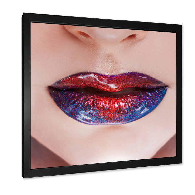 «Beautiful Women Lips with Bright Rouge à lèvres» - photographie sur toile, H 16 po x l 16 po x 1,5 po, Toile avec cadre noir