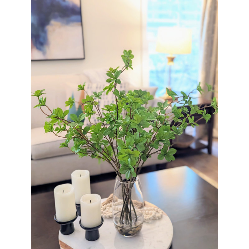 Branche de saule artificiel dans un vase