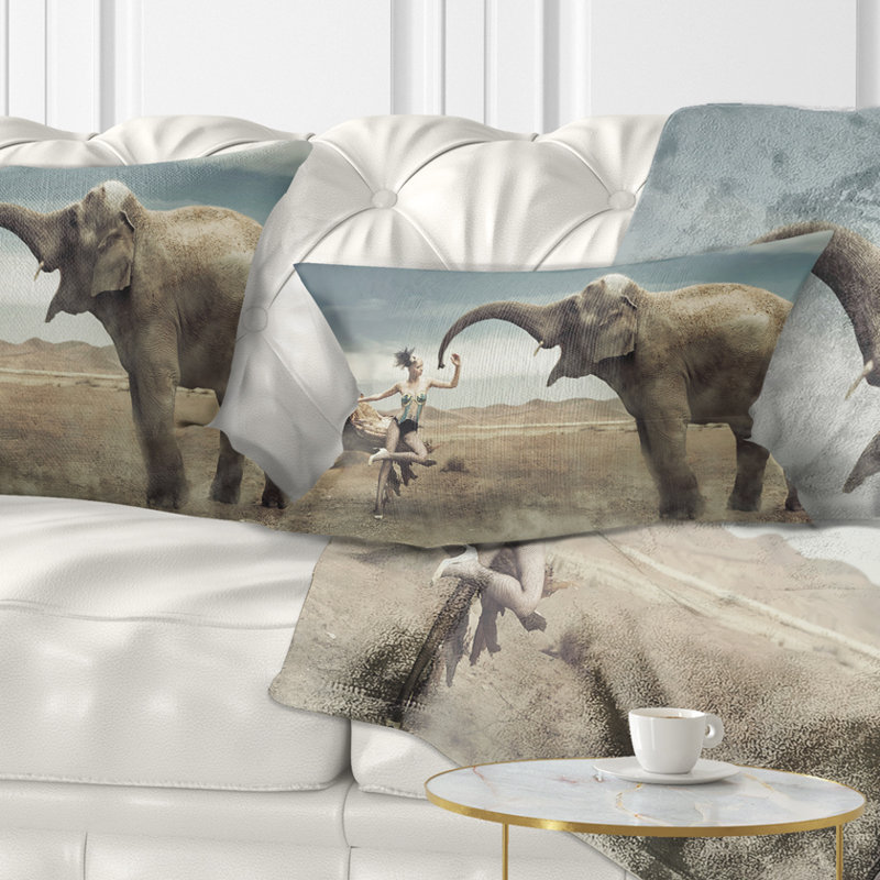 Coussin décoratif à imprimé animal et femme sexy