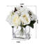 Arrangement de fleurs de roses artificielles mixtes dans un vase en verre avec de l'eau artificielle-610804366