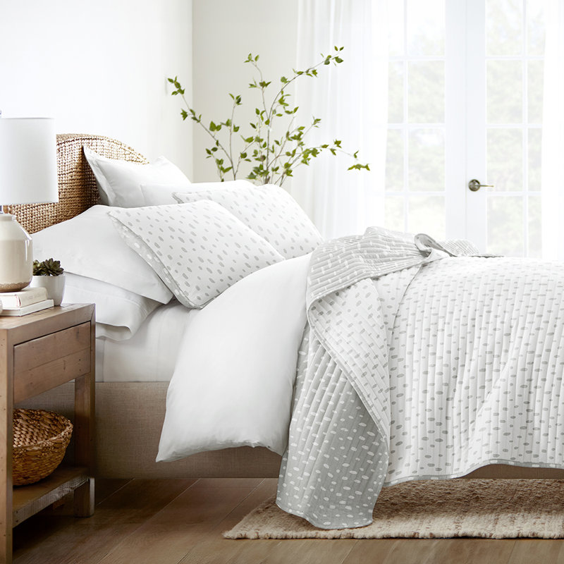 Light Gray Reversible Microfiber Full Quilt Set with Painted Dots