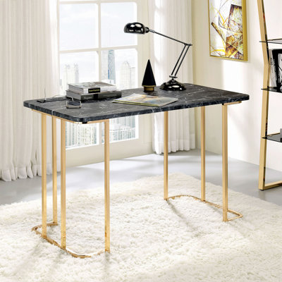 Bureau contemporain avec faux marbre USB sur le dessus et prise de courant