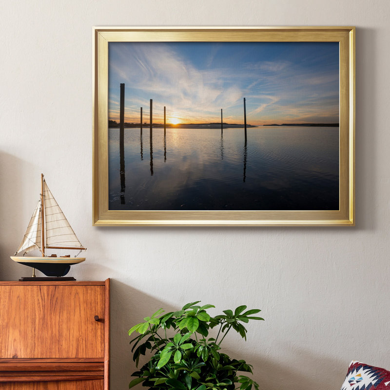 Bay at Sunset, reproduction encadrée de qualité supérieure - prête à être accrochée, H 22,5 po x l 30,5 po x P 1,5 po