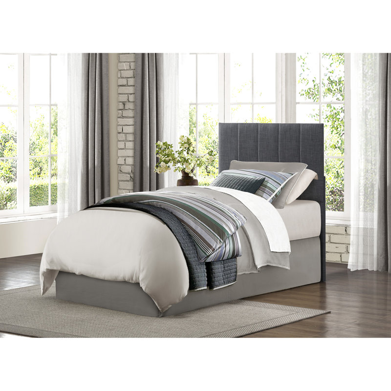 Tête de lit simple en tissu gris, rainure verticale rembourrée pour un look de chambre à coucher confortable avec tête de lit en bois d'ingénierie, structure confortable