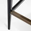 Tabouret sans accoudoirs avec détails en rotin hexagonal Wagga et structure en bois