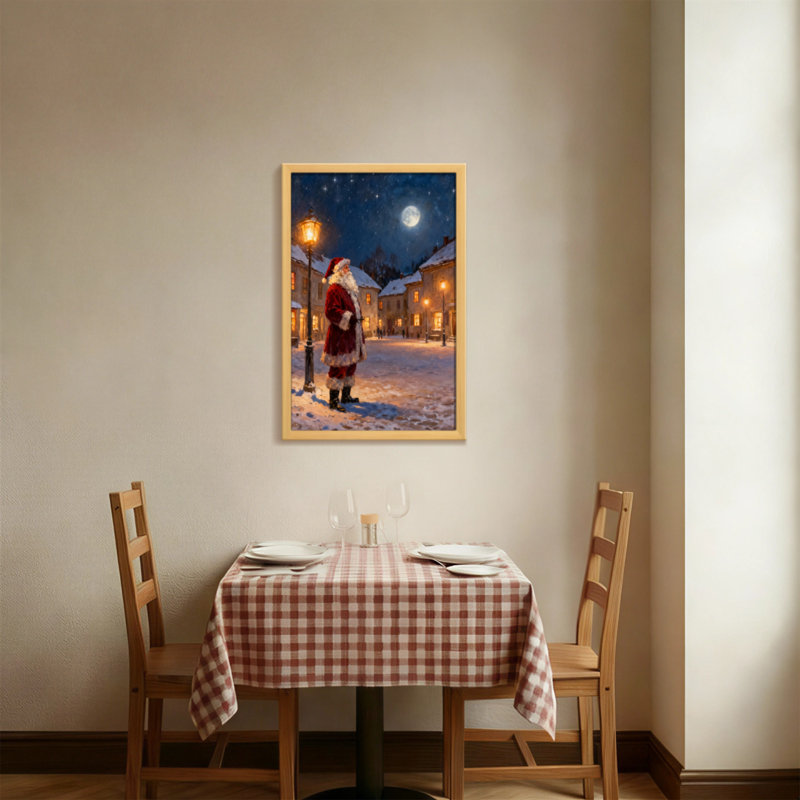 Père Noël de Noël debout dans une ville enneigée la nuit, H 24 po x l 16 po