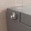 Toilette moderne carrée intelligente avec télécommande, siège chauffant, chasse d'eau automatique et capteur de pied-128993278
