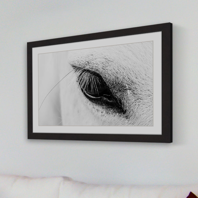 « trusting eye »-cadre photo, impression sur papier, Cadre noir, H 20 po x l 30 po x P 1,5 po