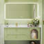 Simple armoire de salle de bain verte.