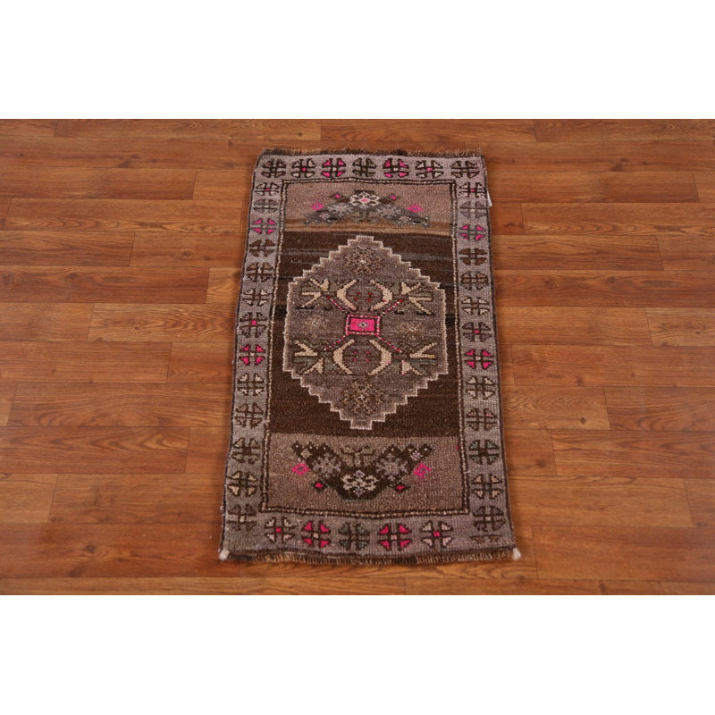 Tapis brun brun à motif géométrique de vestibule Anatolian