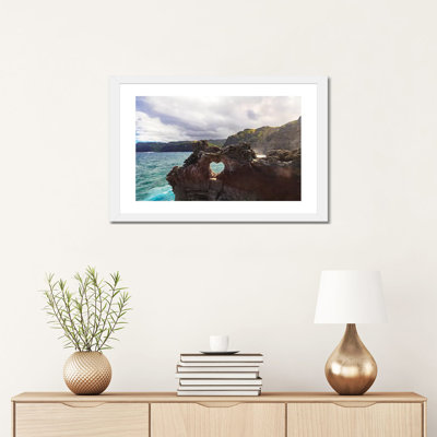 Ouverture en forme de cœur près du trou de Nakalele, pointe nord de Maui, Hawaï par Stuart Westmorland - reproduction de photo