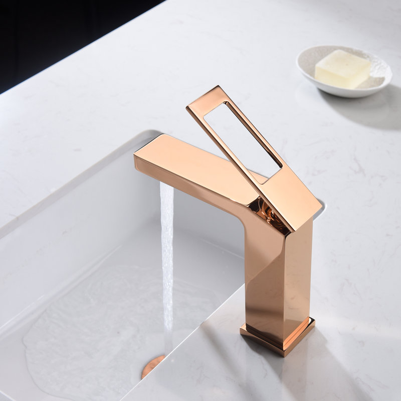 Single-handle Bathroom Faucet with Drain Assembly