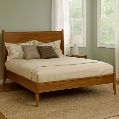 Très grand lit plateforme King de teinte chêne, avec tête de lit haute, sans sommier et assemblage simple dans la chambre à coucher avec ensemble de lattes, confortable pour
