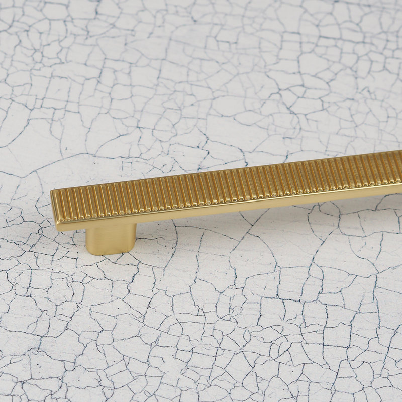 Satin Brass Ribbed Handle Collection & Coordinating Knobs, 128mm Handle