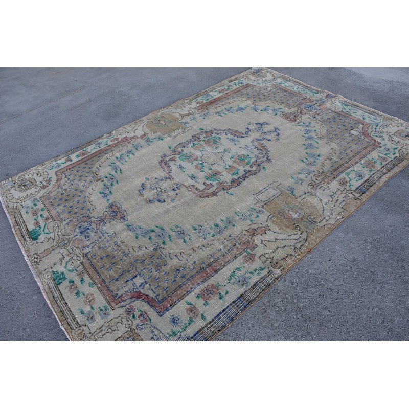 Tapis beige 69,3 x 94,9 po Vintage