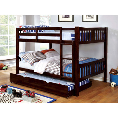 Lit superposé au-dessus de style transitionnel avec échelle attachée, structure en bois massif, rails et lit gigogne pour un espace de couchage supplémentaire