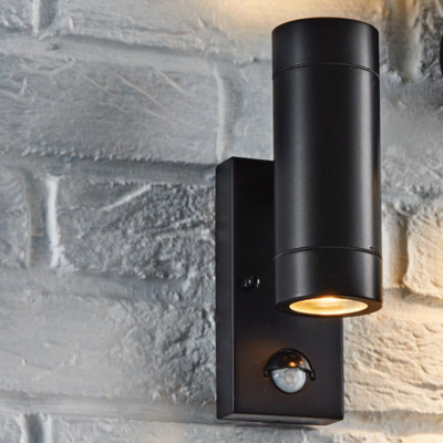Metcalfe 2 - Bulb 21cm H Outdoor Armed Sconce