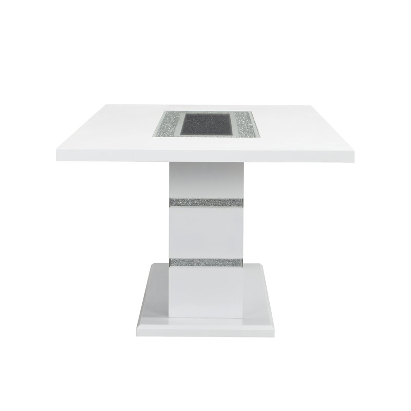 Smaily Dining Table