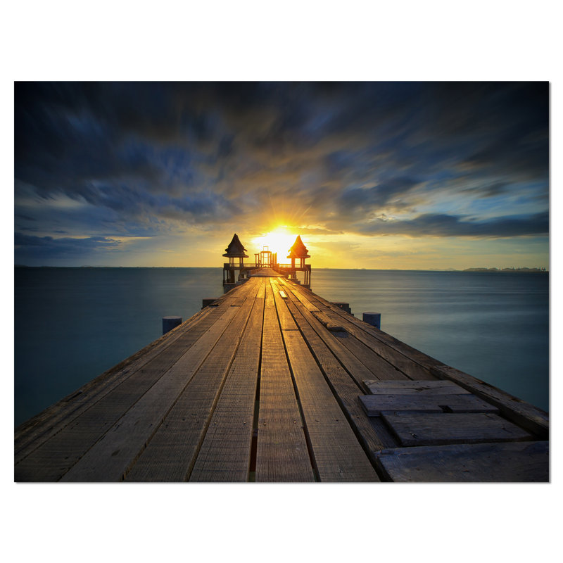 «Illuminated Wooden Bridge in Sunlight Sea Pier», reproduction de photo sur toile tendue, H 30 po x l 40 po x P 1 po