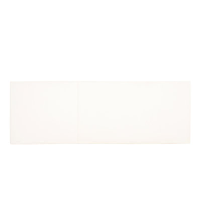 Chaise longue en bois au fini brun, coussins crème de 5 cm d'épaisseur, 4 positions inclinables, utilisable à l'extérieur et résistante à l'eau et aux intempéries.