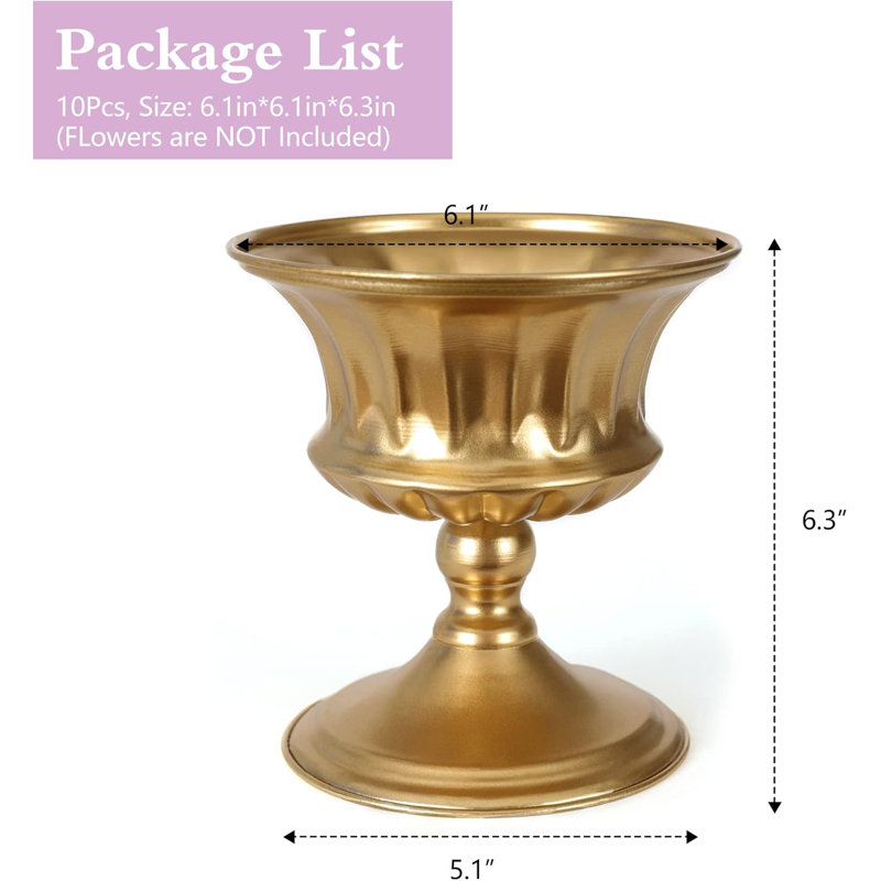 Ensemble de 10 vases en métal doré