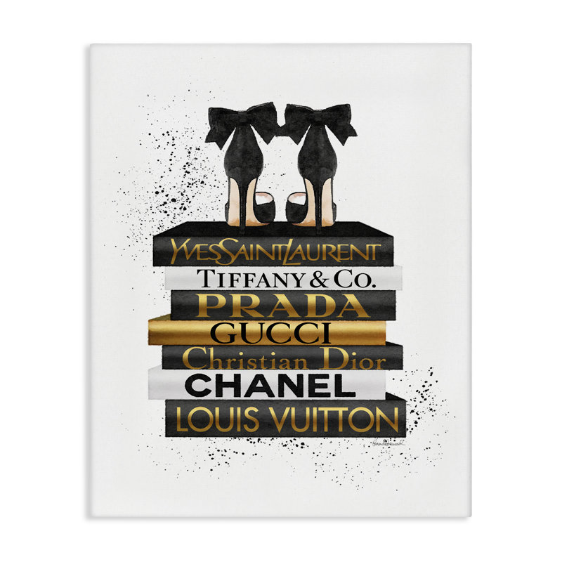 «Black Heels White Gold Bookstack Glam Fashion» par Amanda Greenwood - impression d'art graphique, H 30 po x l 24 po