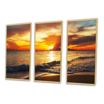 «Colorful Dramatic Sunset over Waves» - Photographie de cadre flottant 3 pièces sur toile