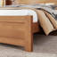 Lit plateforme en bois massif King avec tête de lit et design minimaliste, montage facile, sommier non requis, cadre de lit traditionnel en bois-994848432