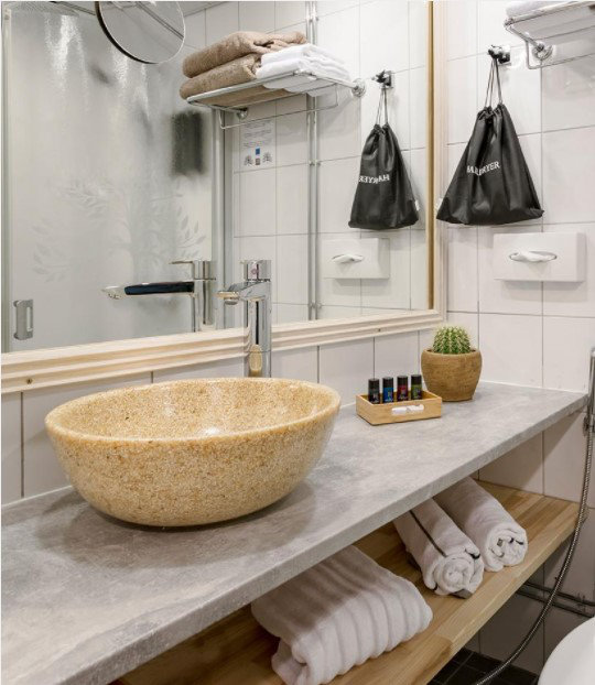 Soft40 15.75'' L Bathroom Sink, Berry