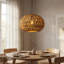 Luminaire suspendu en rotin naturel Hantek, plafonnier suspendu Boho tissé 15 po, douille E26, luminaire de style campagnard nordique pour îlot de cuisine