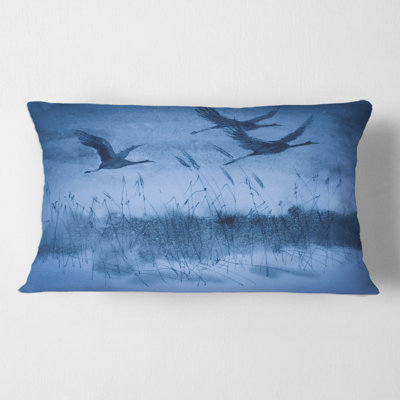 Housse et insert de coussin rectangulaire Cranes in Flight Pendant Dark Evening Light