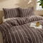 Ensemble d'édredon à rayures brunes de grande taille, ensemble de literie en molleton velours ultra doux et moelleux, motif à rayures classique sur mesure, ensemble de 3 pièces rustiques confortables pour toutes les saisons-132043846