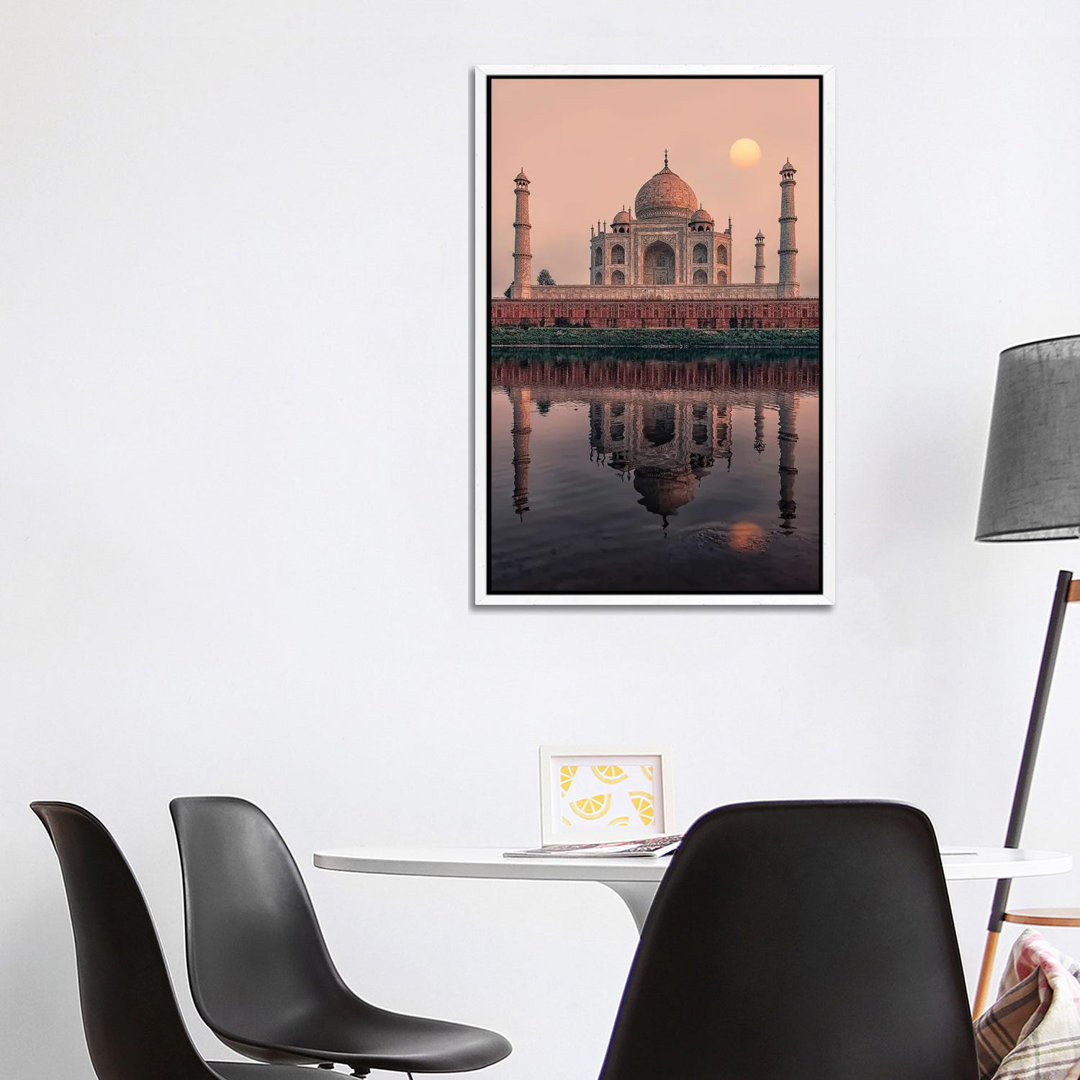 Taj Mahal Sonnenuntergang von Manjik Pictures - Galerie-umwickelte Leinwand Giclée auf Leinwand