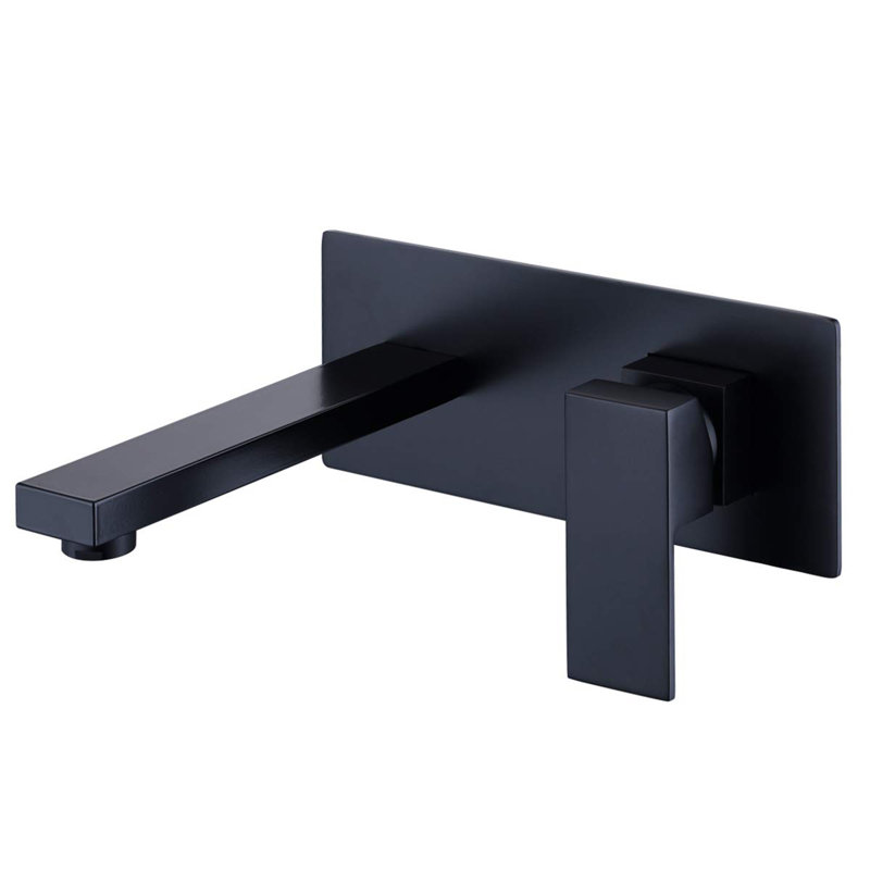 Robinet de salle de bain fixé au mur