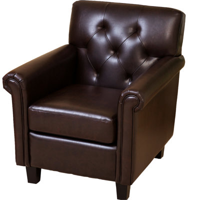 Fauteuil club en cuir brun pour un coin de divertissement douillet