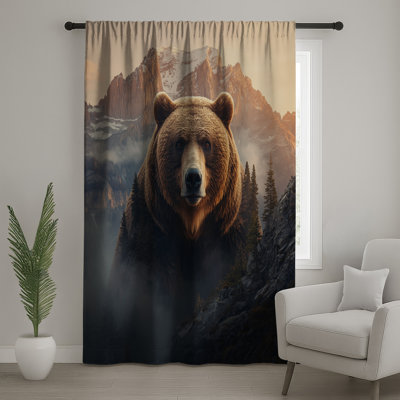 Rideaux de fenêtre Grizzly Bear In Mountains