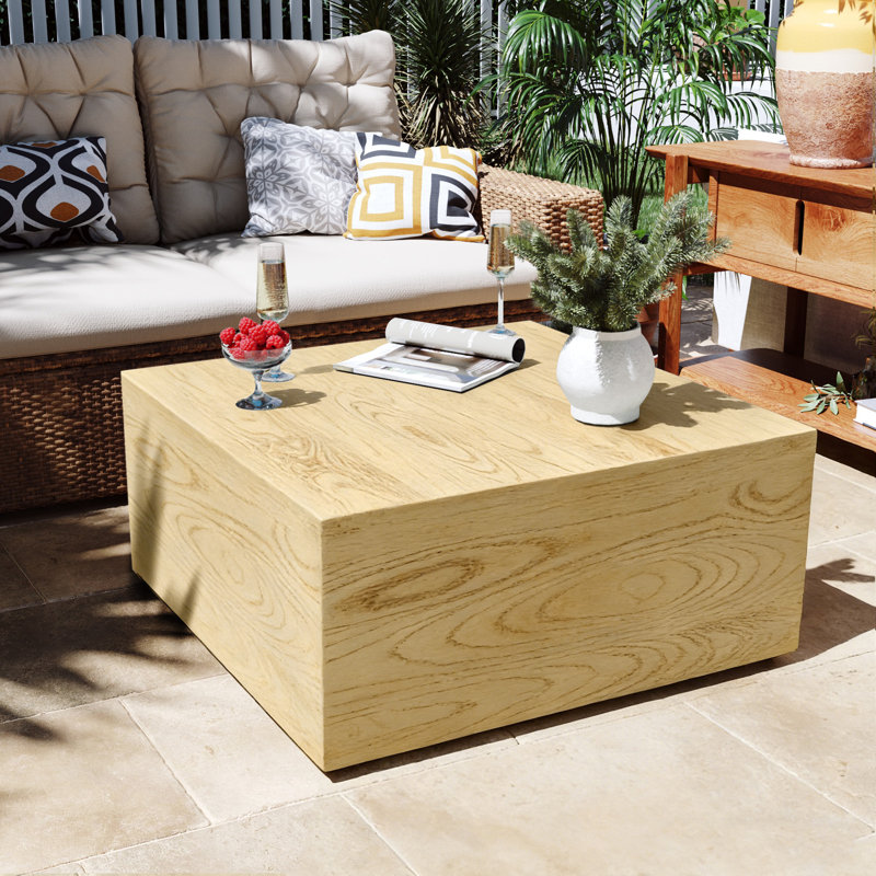 Table basse d'extérieur en oxyde de magnésium 28 po avec surface texturée aspect bois, rectangulaire, chêne naturel, Jaune