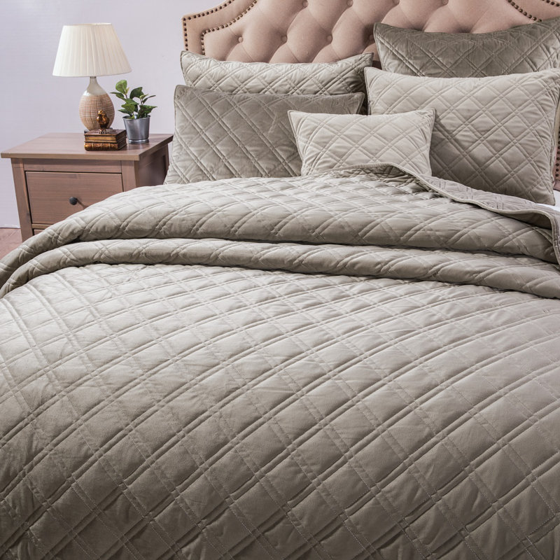 Quilt, Queen Quilt + 2 Shams