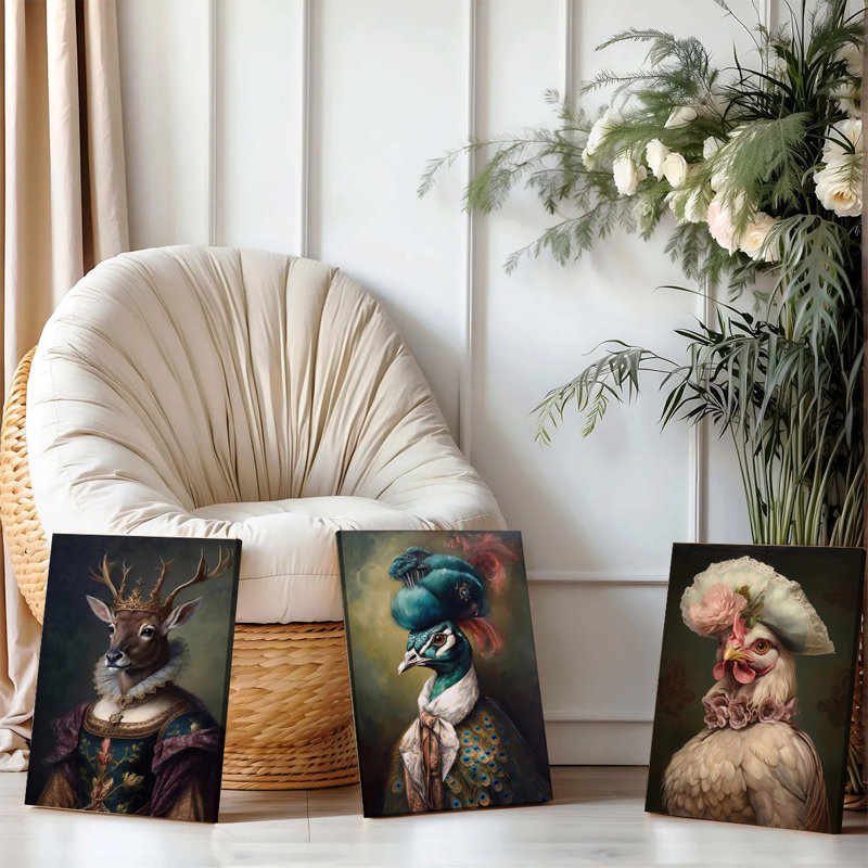 Ensemble de 3 affiches encadrées, portraits d'animaux vintage sur toile, représentant un cerf majestueux, un paon et une poule en tenue baroque. Décor élégant pour le salon et la chambre à coucher, style peinture à l'huile classique. Cadeau unique pour les amateurs d'art.