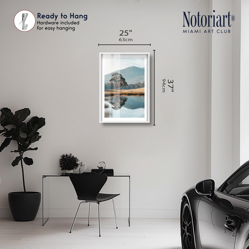 «Reflection Hill Beauty» par Notoriart, H 37 po x l 25 po, Blanc